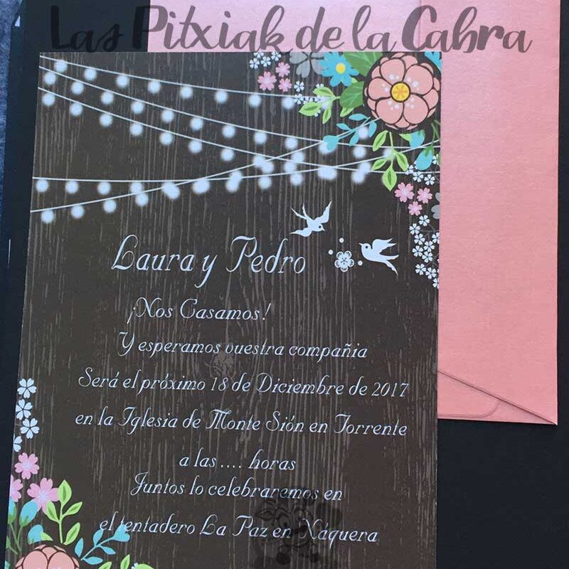 Invitación Laura & Pedro de bodas con diseño de madera y flores