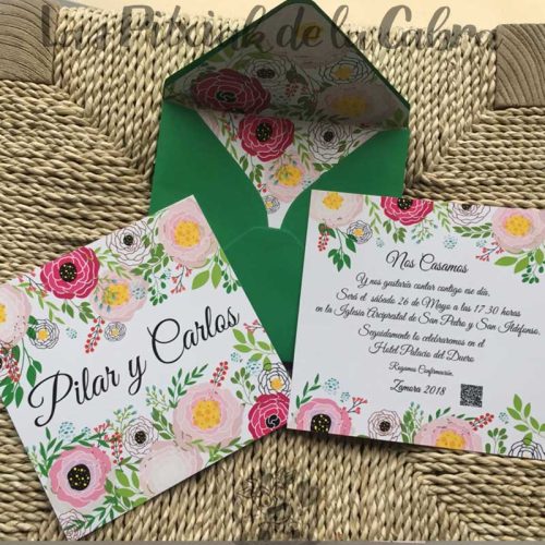 Invitación Cuadrada Pilar & Carlos de boda con flores y sobre forrado