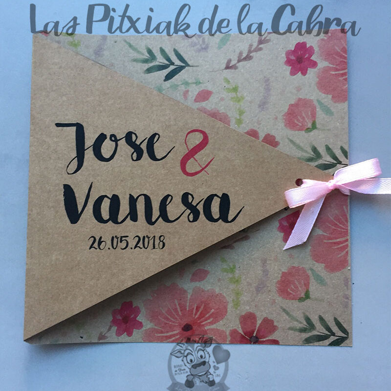 Invitaciones de boda en papel kraft con flores rosas